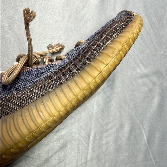 Yeezy Boost 350 v2 unisex UK size 4 brown/ blue us 4 1/2 used - Picture 14 of 16